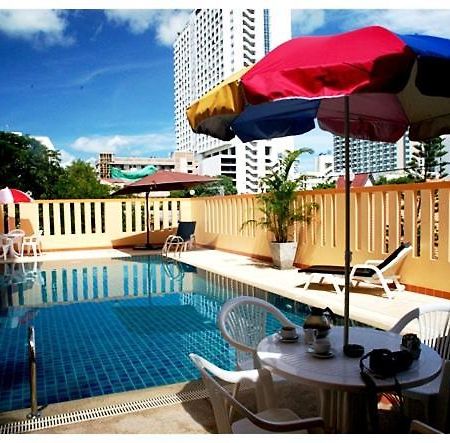 Soi2Inn Pattaya Luaran gambar