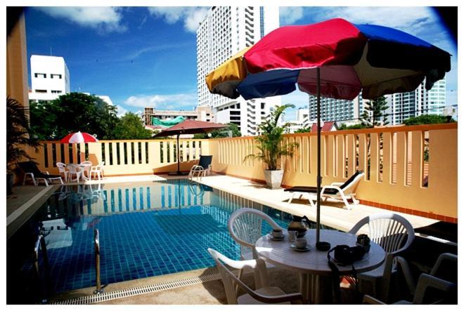 Soi2Inn Pattaya Luaran gambar